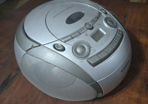 Radio Equipo De Musica Radio Am Fm Con Detalles Gris (Usado)