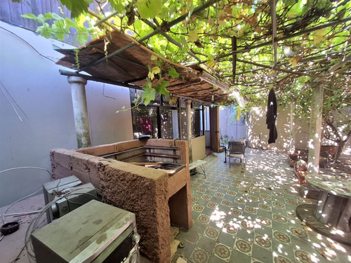 Casa En Venta De 8 Dorm. En Macul