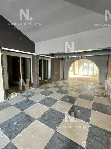 Local Comercial En Plena Península, Oportunidad Real- Ref: 5016