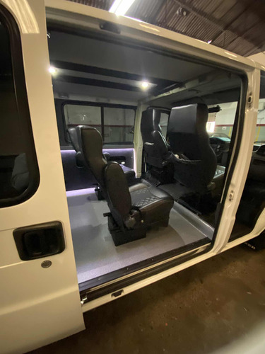 Imagen 10 de 19 de Peugeot Boxer 2008 2.8 330m Combi Hdi Conf Larga