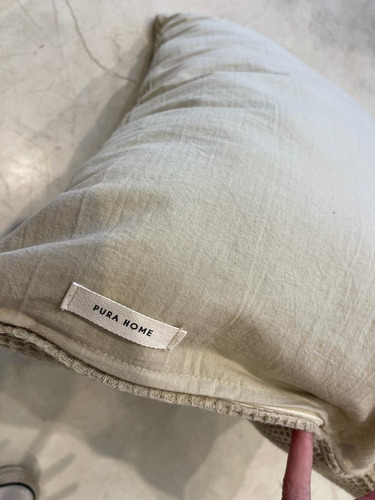 Imagen 2 de 2 de Almohadon Tussor Rayas Largo 90x50 Cm Pura Home
