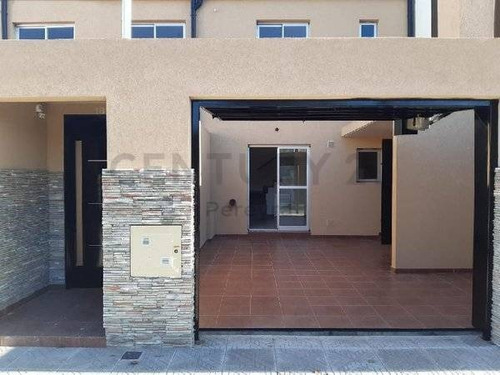Imagen 2 de 18 de 133 Entre 70 Y 71 . Duplex En Venta, Los Hornos.-