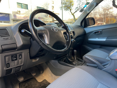 Imagen 7 de 8 de Toyota Hilux (l12) 3.0 C/d 4x4 Tdi Sr 171cv Impecable