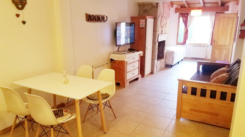 Imagen 16 de 28 de Departamentos Turisticos / Temporales En San Martin De Los Andes De 1 A 4 Pax - Nivel Hotelero, C/estacionamiento, Patio, Parrilla, Wifi. Smartv, Inmejorable Ubicacion Y Calidad