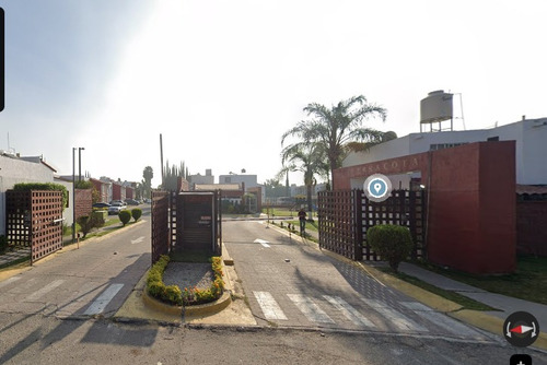 Casa Ubicada En Colonia San Sebastianito San Pedro Tlaquepaque, Jalisco. Con 2 Recamaras Y 109m2. Con Salida A Anillo Periférico Sur Manuel Gómez Morin.