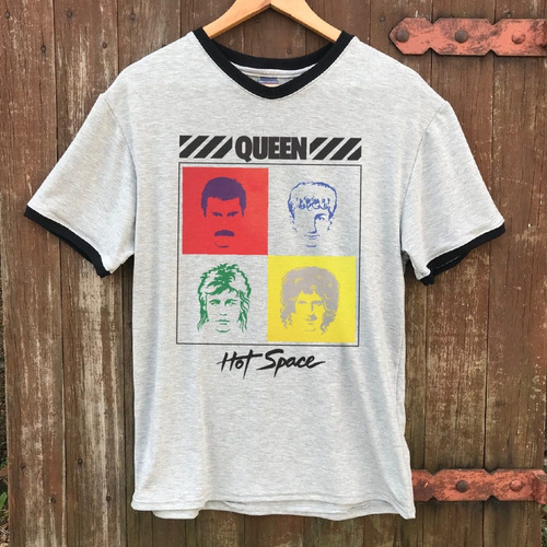 Remera Queen / Hot Space / Gris / Puños Y Cuello Negro