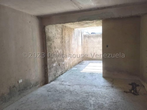 Casa En Venta En Sector La Ensenada Primer Piso Cuenta Dos Habitaciones; Una Principal Con Baño Y Vestier, Y La Segunda Habitación Con Baño Gabriela C.