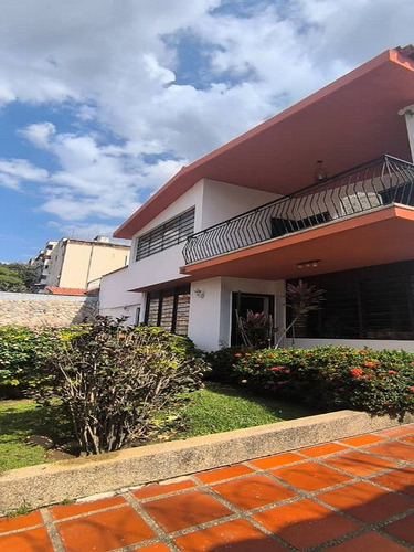 Lm Vende Casaquinta En Urb. Parque Trigal. Trigal Centro, Valencia.