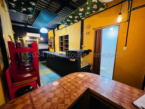 Casa Comercial, A Escasos Metros De La Av Bolivar 25-16082 Irrr