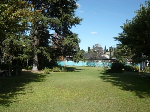 Propiedad Con Amplio Parque En Monte Grande
