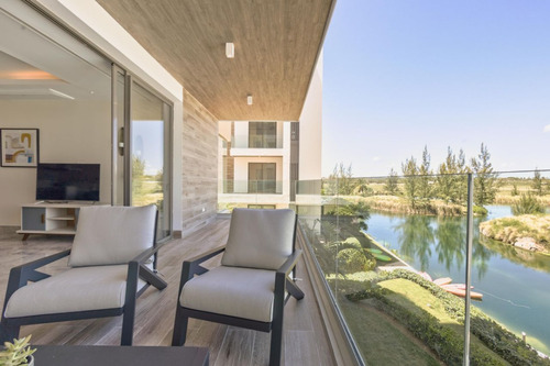 Apartamento Amueblado En Alquiler En Cap Cana, Punta Cana 2 Habitaciones + Servicio, Terraza Frente Al Lago
