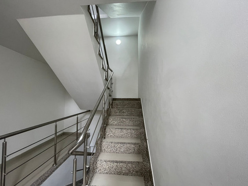 Imagen 13 de 30 de Se Vende Edifico De Tres Pisos Barrio Los Andes