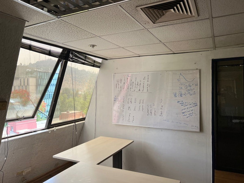Gran Oficina Con Excelente Ubicación Lyon Uf75 M2
