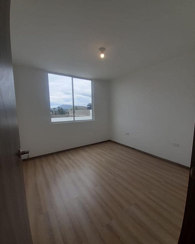 Linda Casa Nueva X Estrenar Esquinera En Ibarra, Se Puede Recibir Carros X Parte De Pago, Sector Muy Seguro Y Tranquilo