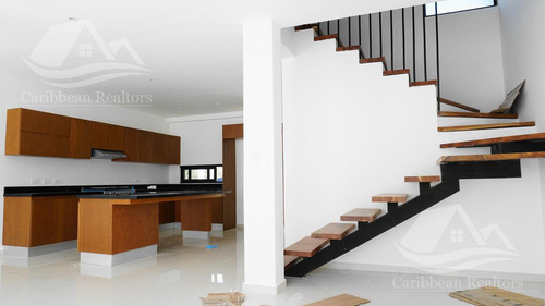 Casa En Venta En Arbolada Cancun/ Codigo: B-umd1213