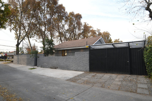 Recién Remodelada, Piscina, Jardin, Vende Sin Comisión!!!