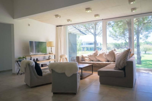 Imagen 6 de 15 de Casa En Venta - 5 Ambientes - Barrio Privado - La Herradura - Pinamar