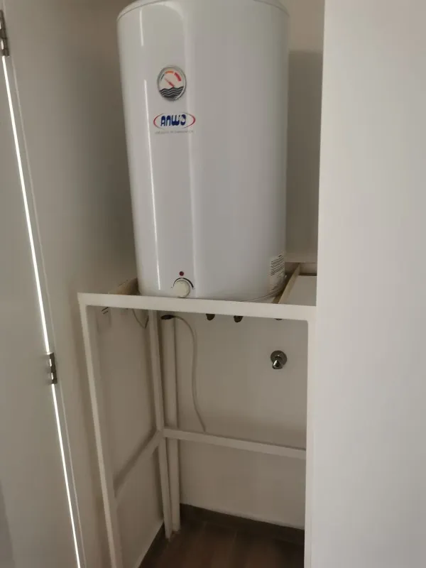 Imagen 4 de 8 de Blanco Garces /buzo Sobenes