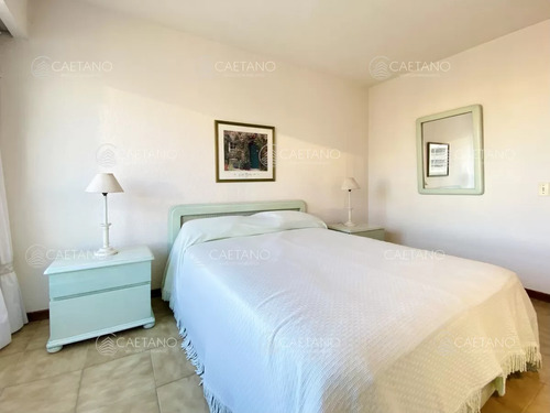 Venta Apartamento 3 Dormitorios, Piso Alto, Torre Tradicional En Punta Del Este