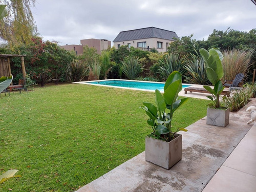 Imagen 8 de 29 de Casa En Venta En Santa Clara - Benavidez - Tigre