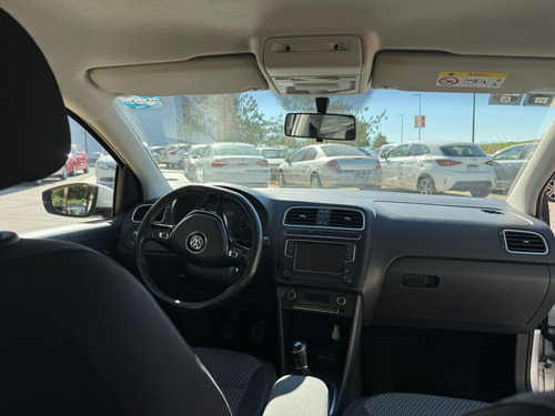 Volkswagen Vento 1.6 Confortline Mt