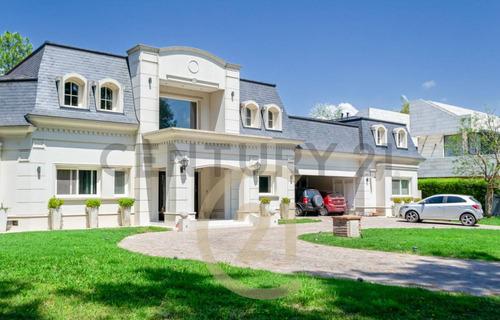 Casa Estilo Frances En Barrio Saint Thomas