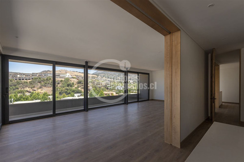 Casa En Venta De 5 Dorm. En Lo Barnechea