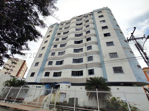 Yilmer Salazar Vende Apartamento En Urbanización Los Caobos En Maracay 23-14273 Yjs