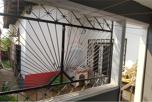 Vendo Casa En El Barrio San Pedro, A Pasos De La Uni: 3 Habitaciones Y 2 Baños.
