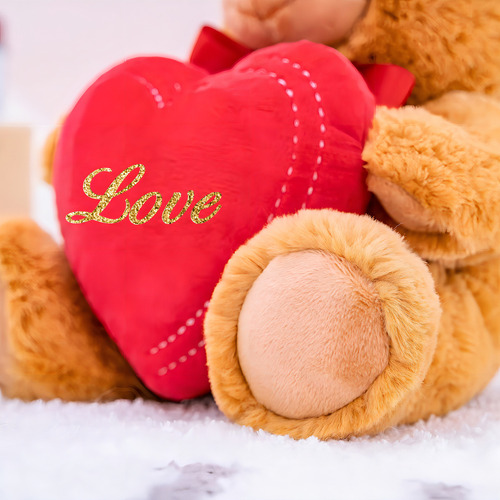 Ursinho de pelúcia lacado com texto em inglês I Love You, Jugu. Cor: Brown Bear