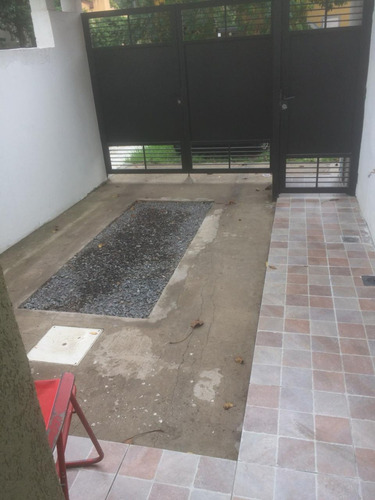 Imagen 9 de 16 de Duplex Dos Dormitorios, Jardin Y Cochera En Venta.