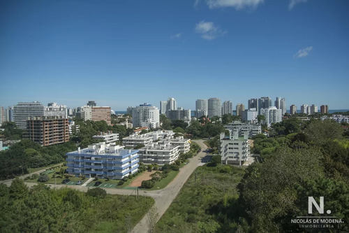 Vende Gran Apartamento En Brava - Punta Del Este De 3 Dormitorios