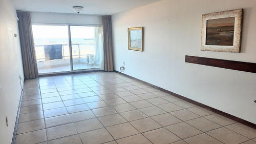 Venta De Apartamento En Malvin, Frente Al Mar, Alquilado En $ 55.000