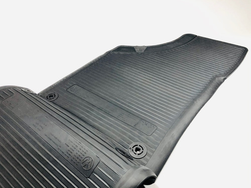 Kit Cubre Alfombras Delanteras Volkswagen Scirocco 09/18