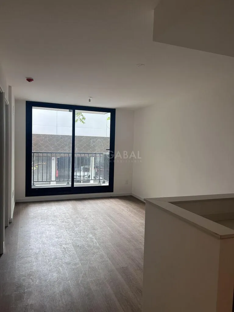 Apartamento 1 Dormitorio Con Terraza En Centro De Montevideo, 35 M² · Foto 2