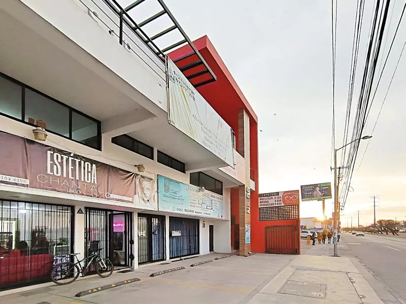 Plaza Comercial Con 5 Locales Ya Rentados En Venta En Prol. Bernardo Quintana, Querétaro, Queréta...