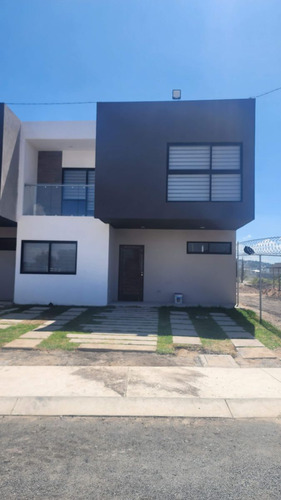 Casas En Venta En Hacienda Carlota, 4ta Recamara En Pb, Jard