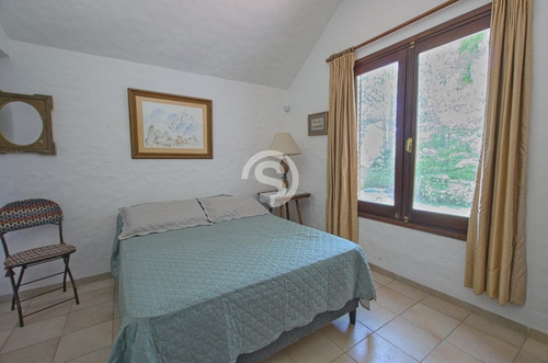 Casa De 4 Dormitorios Con Piscina Climatizada En Alquiler- Ref: 3378
