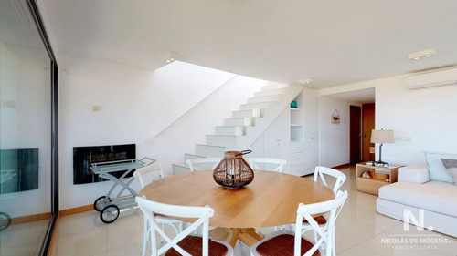 Pent House De 3 Dormitorios En Suite En Edificio Blue Bird , Punta Del Este , Playa Brava