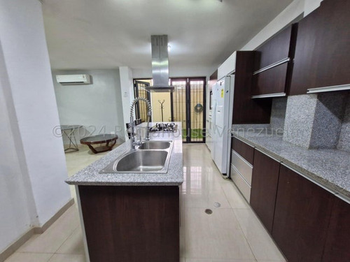 Townhouse En Venta En Conjunto Residencial Las Carolinas Turmero 25-795 Gjg