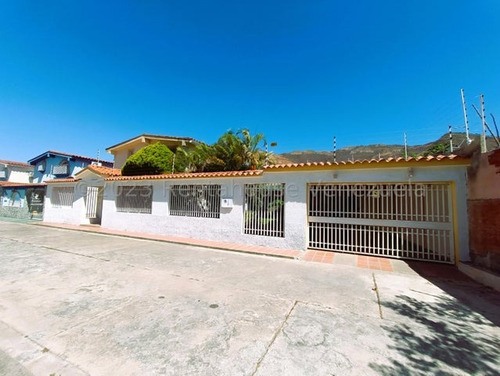 Gbf 24-13760 Venta De Hermosa Casa Con Terreno Excelente Zona Llame Ya.