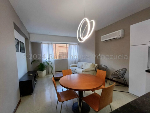 Apartamento En Alquiler En Campo Alegre Caracas. Vr 24-28866