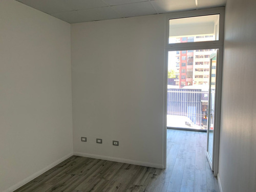 Oficina Nueva Centro Comercial Vanguardia / Estacionamiento
