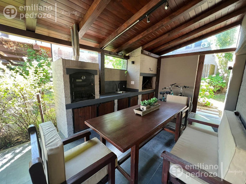 Venta Casa 2 Dormitorios En Barrio Privado Parque Pinares, Punta Del Este