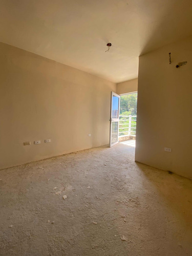 Annic Coronado Vende Townhouse Con Planta 100% Obra Gris En Villas De Aricagua, Urbanización Mañongo 269909