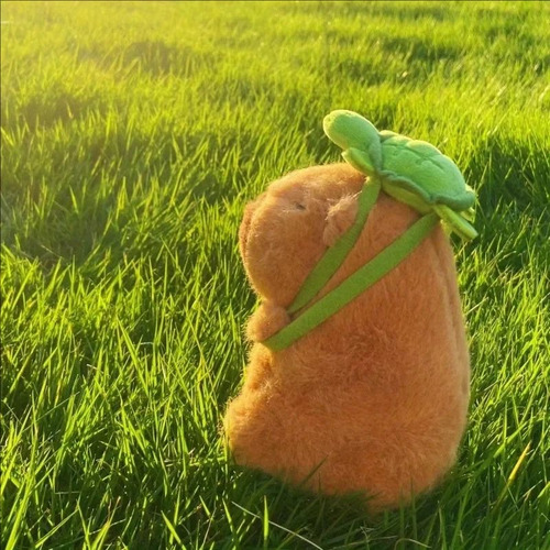 Peluche Capibara Mediano Con Mochila Tortuga Marrón