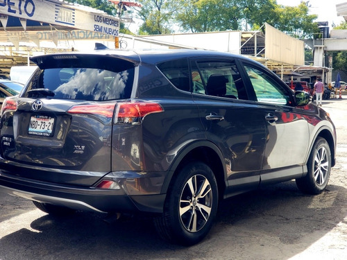 Imagen 4 de 13 de Toyota Rav4 2017 2.5 Xle 4wd At