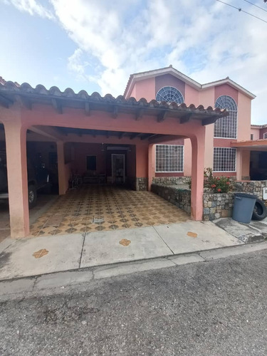 Johana Lazaro Vende Casa Amplia En Res. Lomas Del Rocio, La Entrada, Naguanagua Edo Carabobo.
