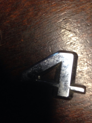 Mercedes Emblema Letras (Usado)