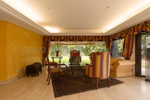 Colinas De Los Ruices !! Espectacular Quinta 802 M2 Terreno, 650 M2 Const., 4 Hab, 2 Estudios, 6 Baños, 4 Pe, Bar, Parrilera, Planta Eléctrica, Hermosas Áreas Verdes Y Sociales. Una Verdadera Joya !!